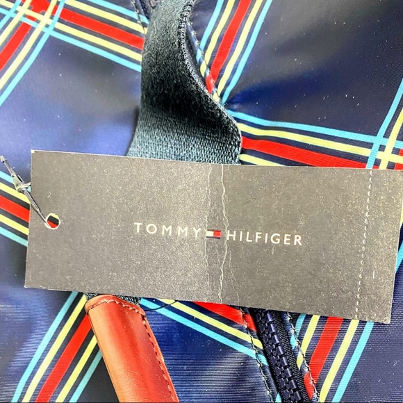 NWT TOMMY HILFIGER WEEKENDER BAG - Picture 14 of 16